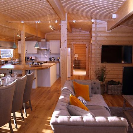 Cambridgeshire Lakes - Luxury Lodges In A Stunning Lake Location Gamlingay Екстериор снимка