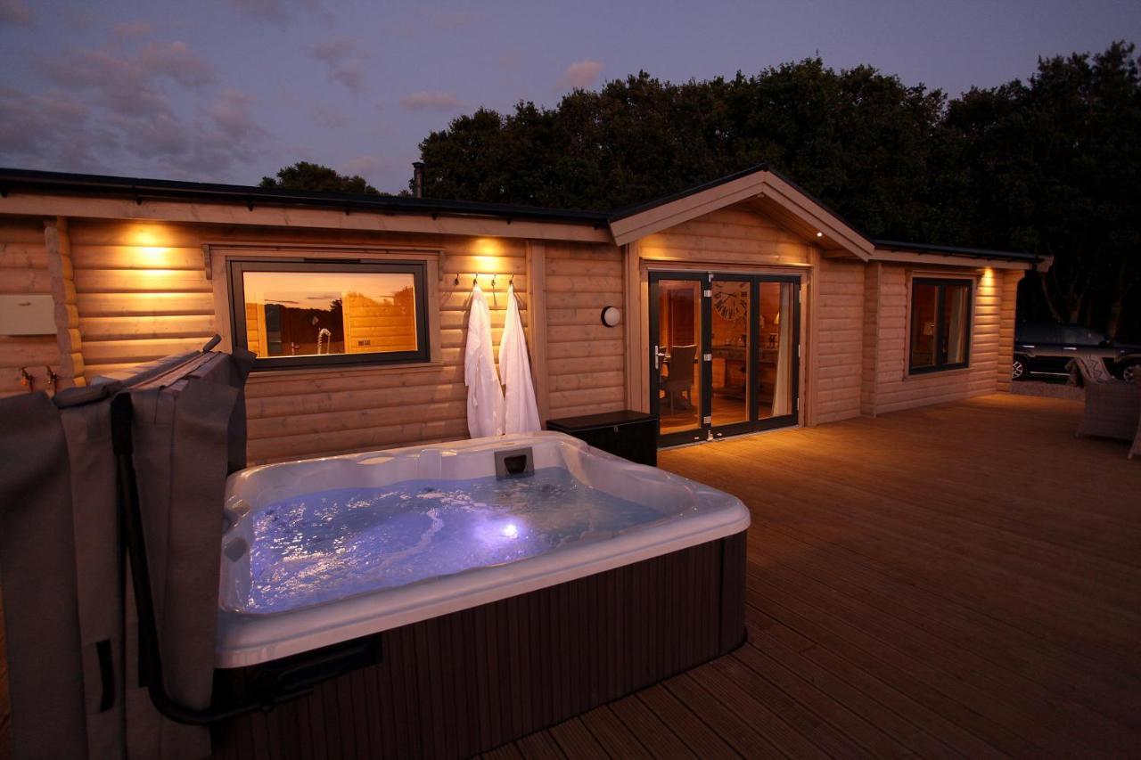 Cambridgeshire Lakes - Luxury Lodges In A Stunning Lake Location Gamlingay Екстериор снимка