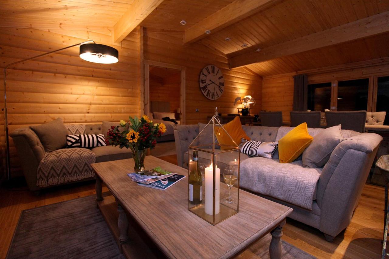 Cambridgeshire Lakes - Luxury Lodges In A Stunning Lake Location Gamlingay Екстериор снимка