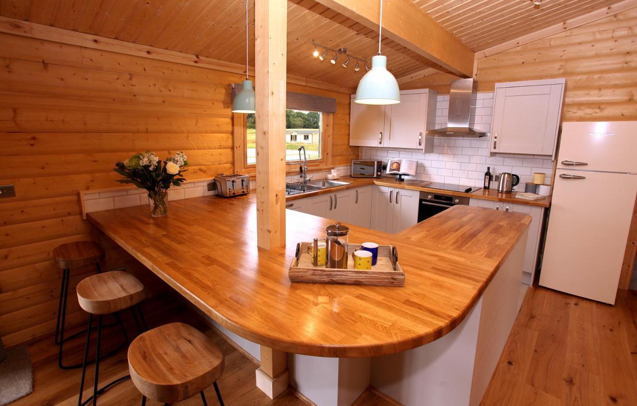 Cambridgeshire Lakes - Luxury Lodges In A Stunning Lake Location Gamlingay Екстериор снимка