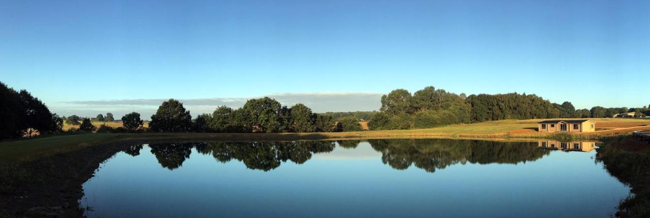 Cambridgeshire Lakes - Luxury Lodges In A Stunning Lake Location Gamlingay Екстериор снимка
