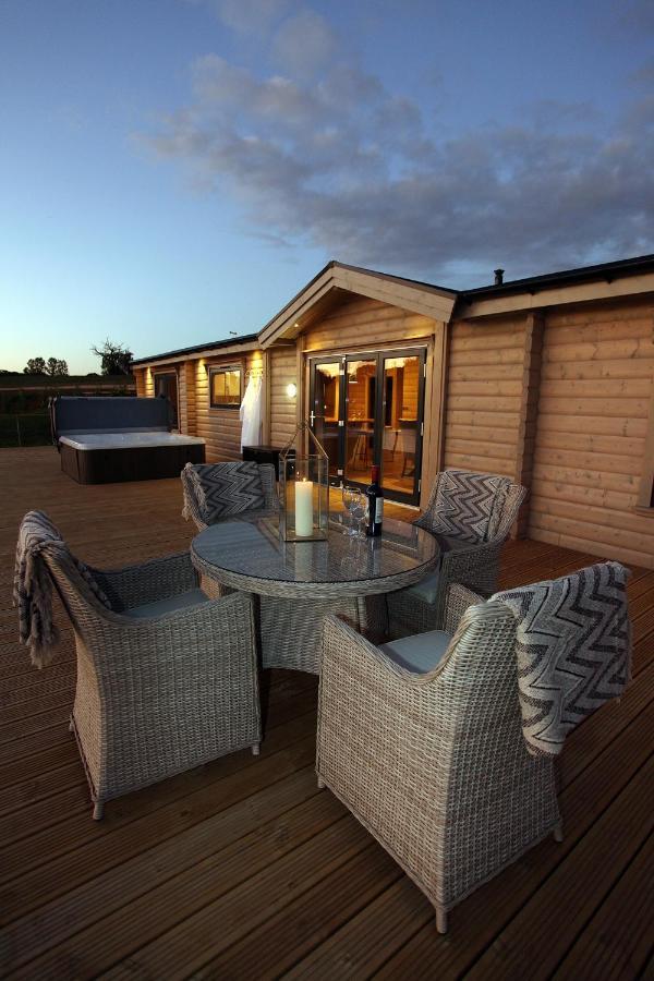 Cambridgeshire Lakes - Luxury Lodges In A Stunning Lake Location Gamlingay Екстериор снимка