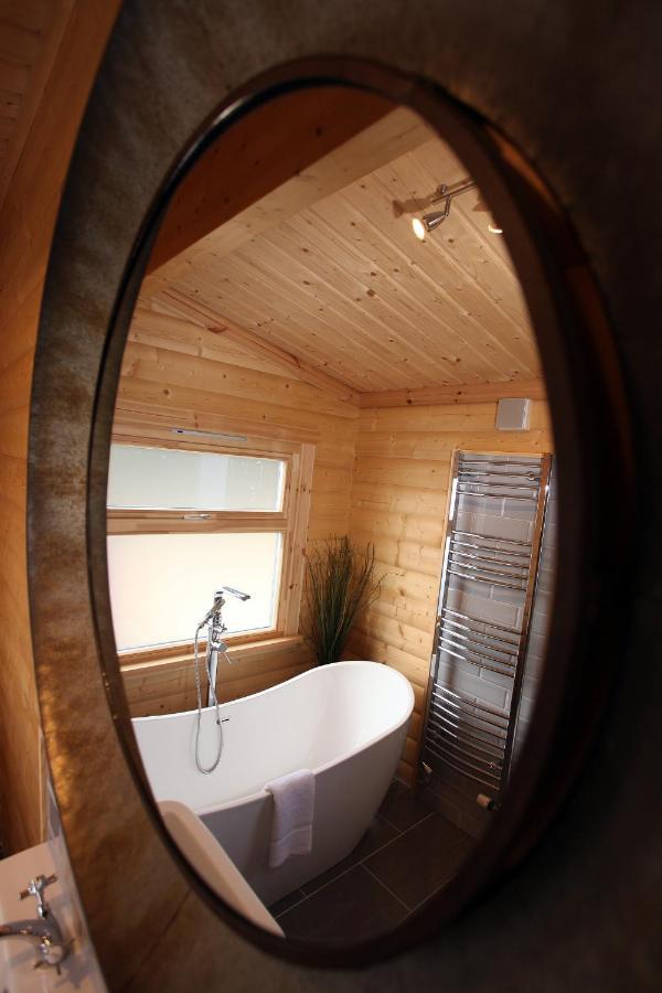 Cambridgeshire Lakes - Luxury Lodges In A Stunning Lake Location Gamlingay Екстериор снимка